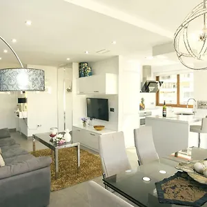 https://monko-la-nogalera-luxury-comfort.es-andalucia.com